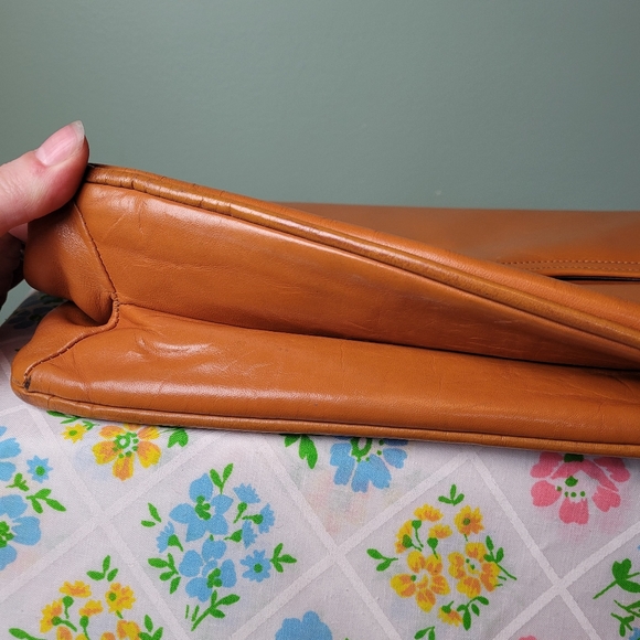 Mastercraft tan flap bag 1970s retro envelope clutch bag - Picture 13 of 16